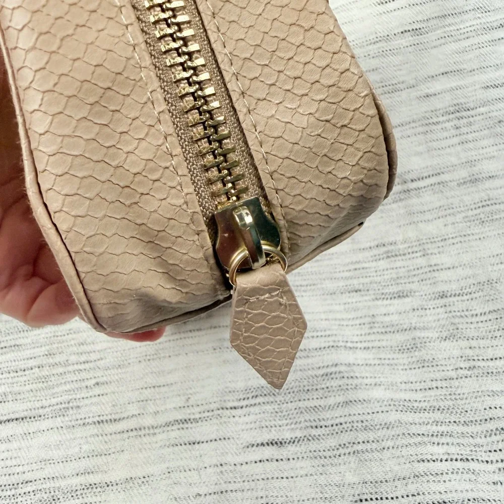 Trish McEvoy Light Beige Cream Reptile Skin Makeup Planner Travel Toiletries - Picture 3 of 7